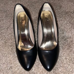 Nicole Miller Black Pumps
